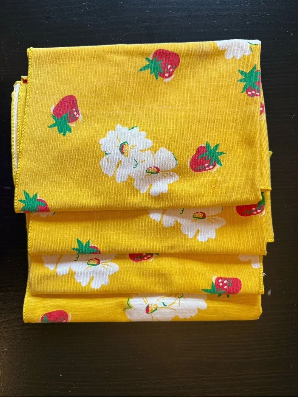 Set of 4 Yellow Strawberry & Flower napkins